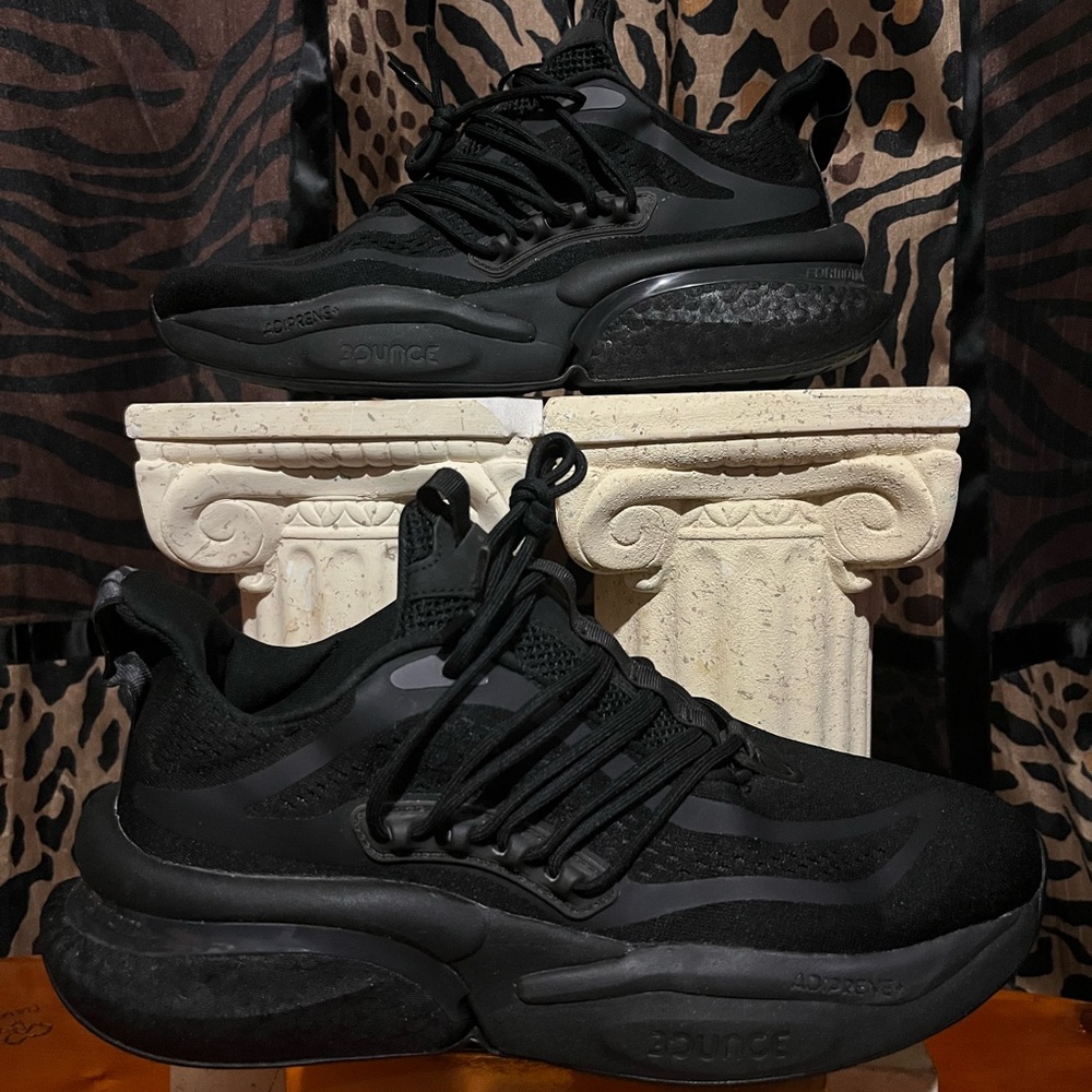 Adidas Alphaboost v1 Triple Black Sz 10